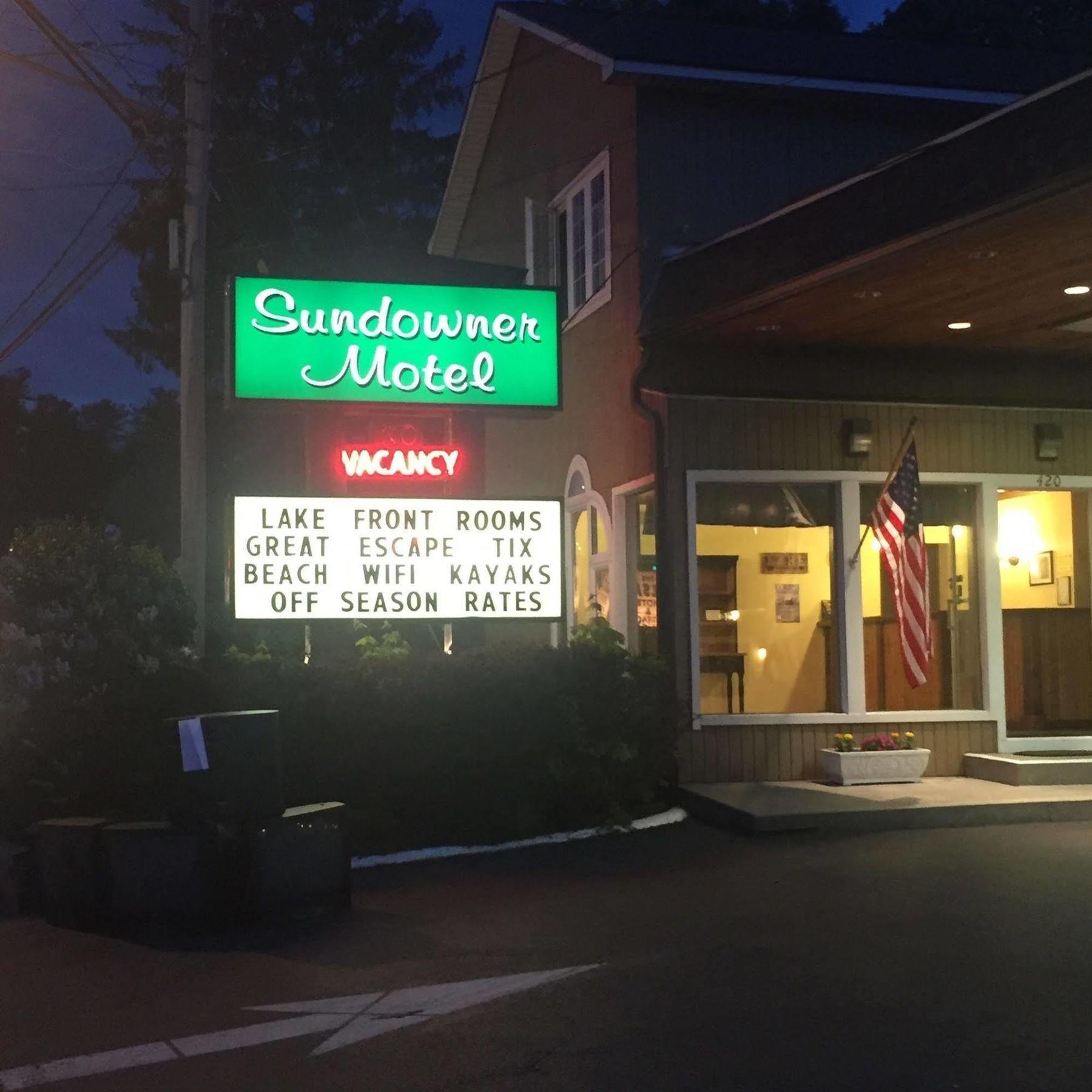 The Sundowner On Lake George Exterior photo